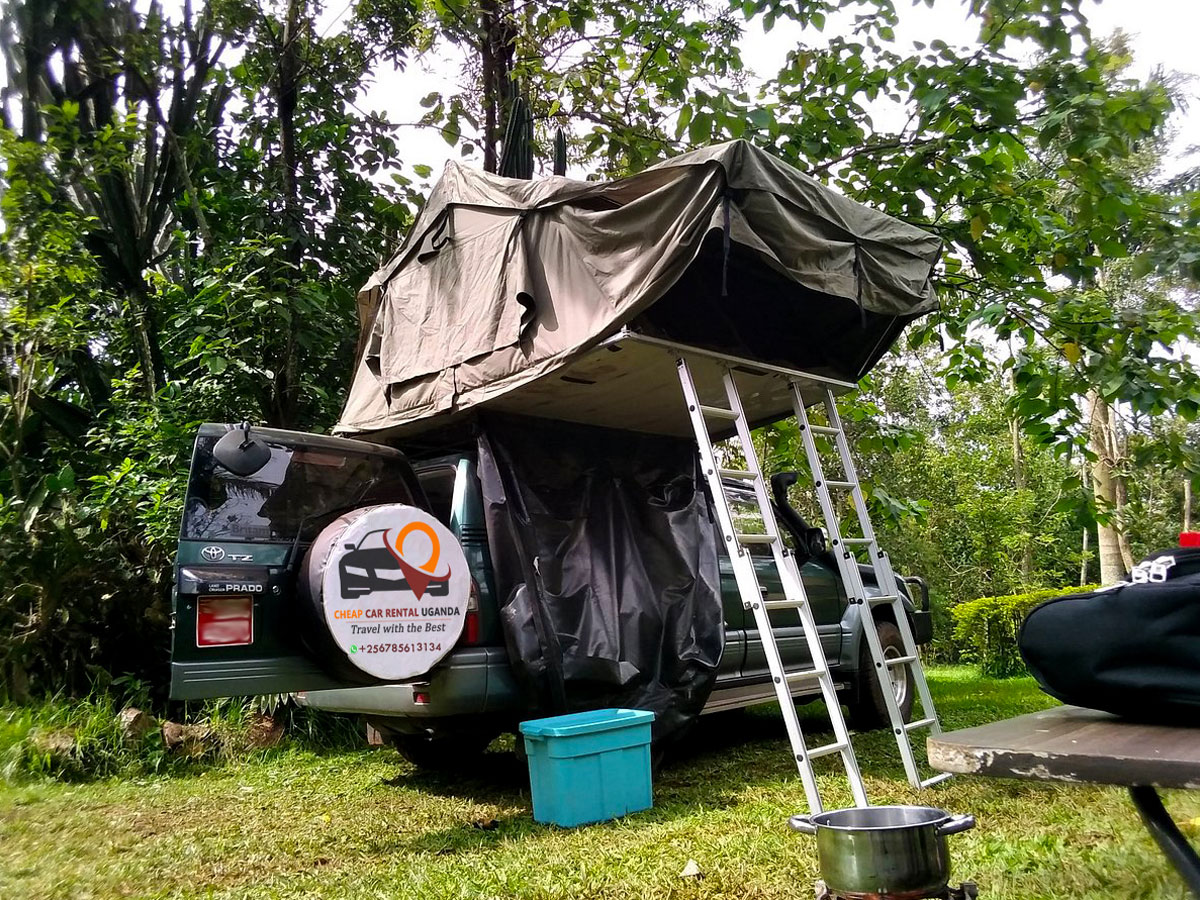 toyota-land-cruiser-with-rooftop-tent