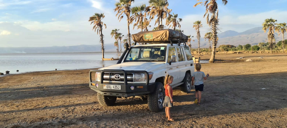 land-cruiser-hardtop-for-camping-experience-in-africa