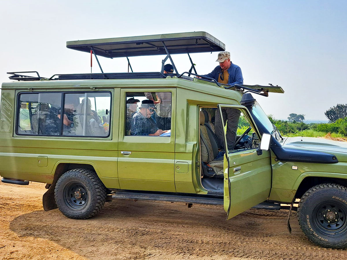 safari-land-cruiser-extended-best-4x4-safari-car-rental-east-africa