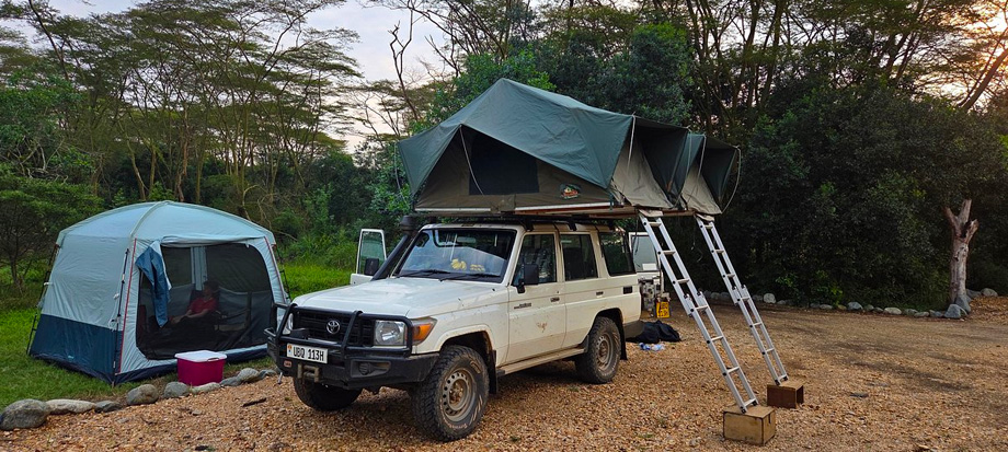cheap-4x4-land-cruiser-lx-hardtop-with-2-rooftop-tents-for-self-drive-car-hire-east-africa