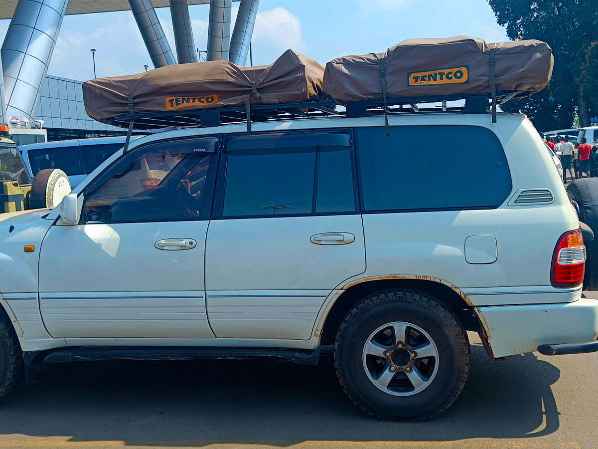 cheap-4x4-land-cruiser-v8-with-2-rooftop-tents-for-hire-uganda-east-africa